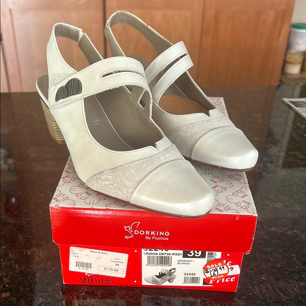 Size 39 -  Fluchos Triana Slingback - Mary Jane heels White/Silver